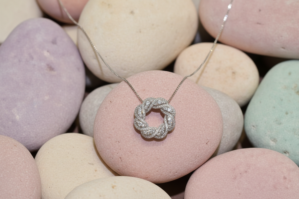 18K White Gold Diamond Wreath Necklace